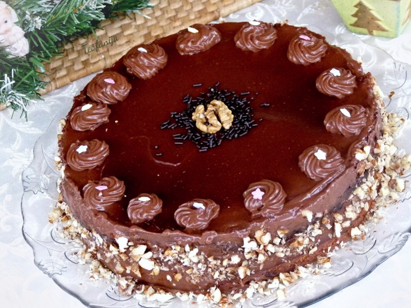 Медотаан чоколадна торта со јаболка и ореви (посно)