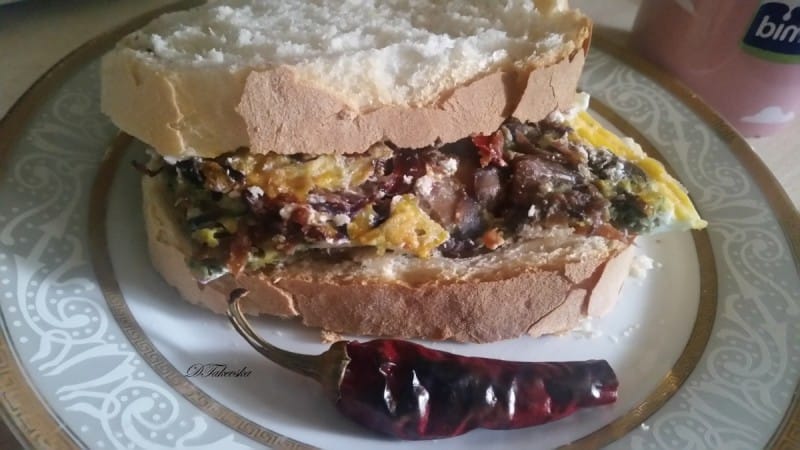 Сендвич со вкусен омлет