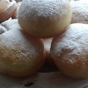 Крофни со јајца и млеко