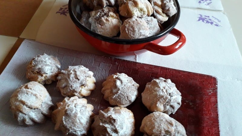 Колачи со маст и кисело млеко