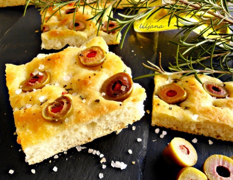 Фокација со компирово тесто