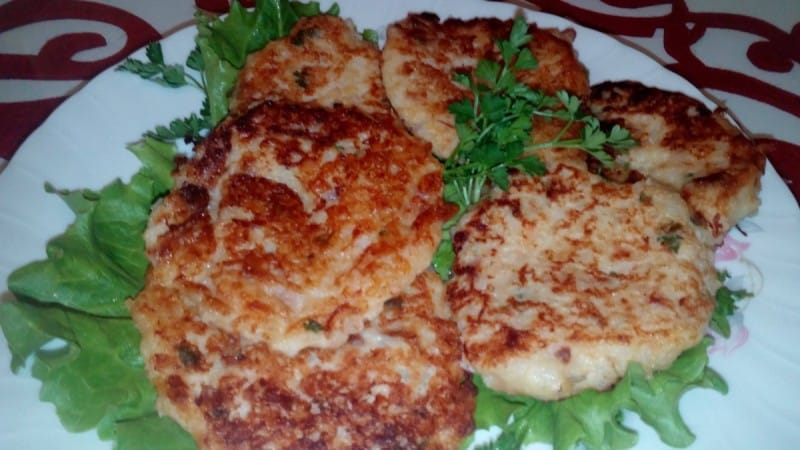 Плескавици со ориз и туна
