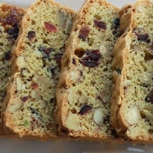 Кекс со јаткасто овошје, суво овошје и анис