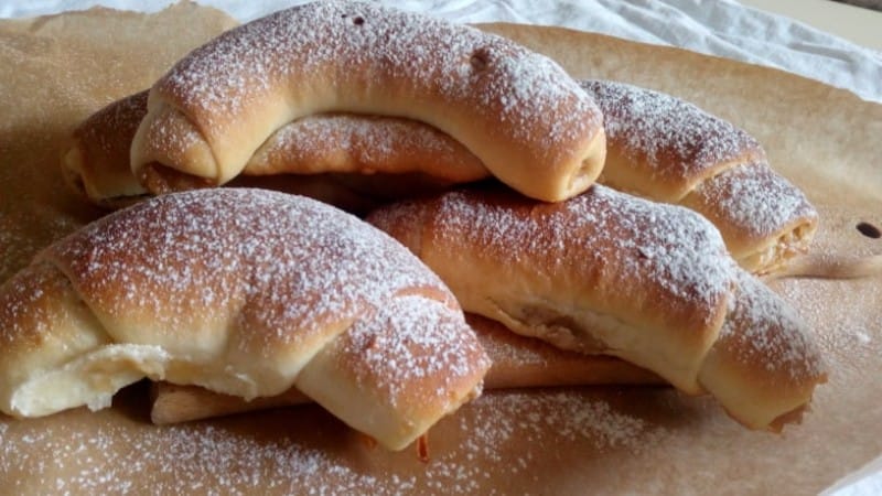 Kифлички со јаболко (посно)