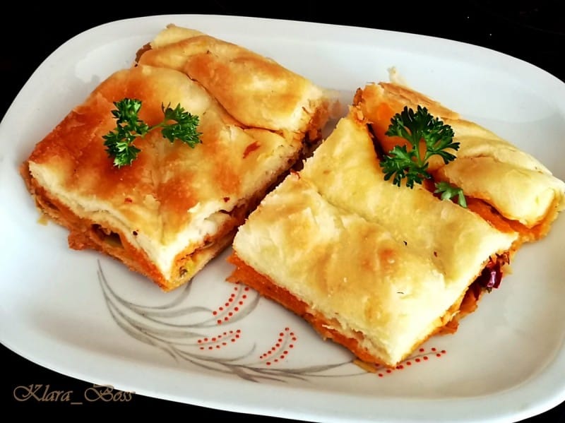 Зелник со праз и суви пиперки (посно)