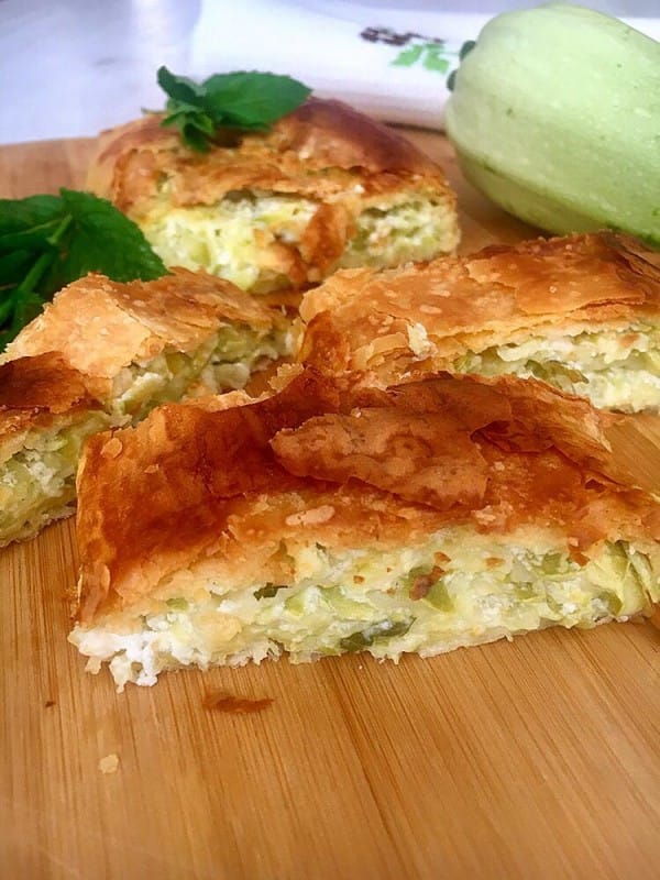 Пита со тиквички и нане (со готови кори)