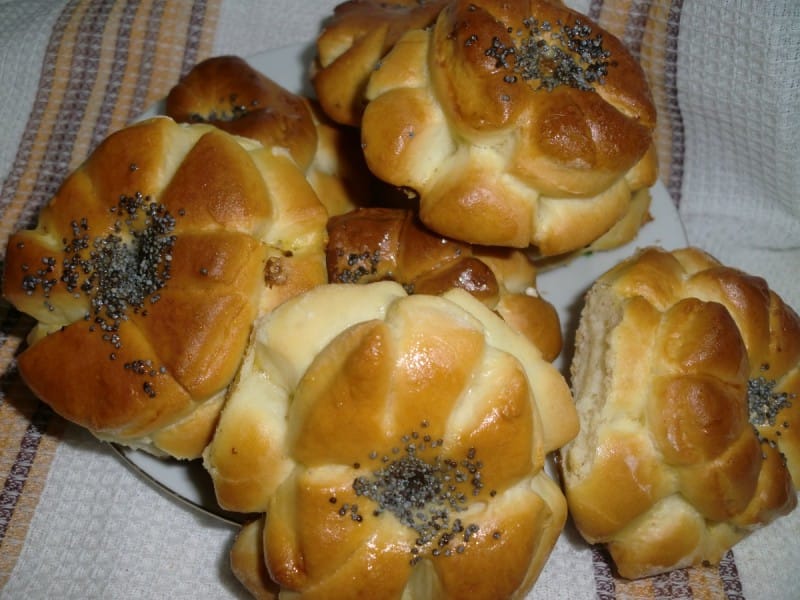 Цветни кифлички