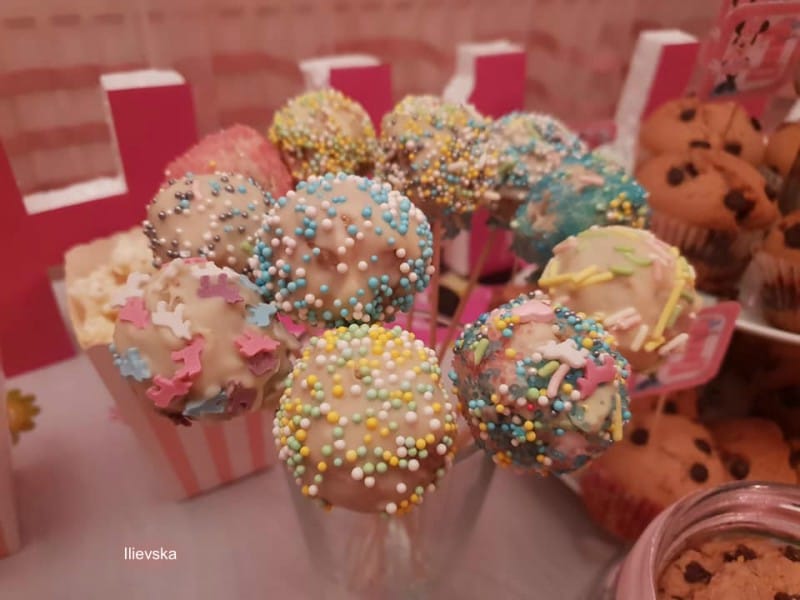 Cake pops-топчиња на стапче