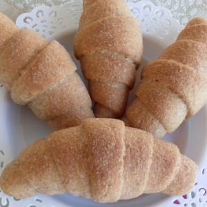 Спелтини кифли со путер