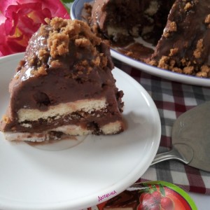 Круглов торта со алва, ореви и чоколадо (без печење)