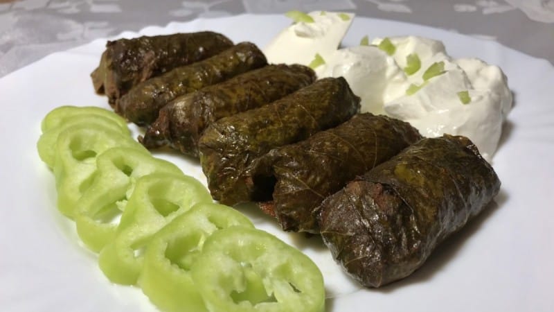 Сармички со лозов лист