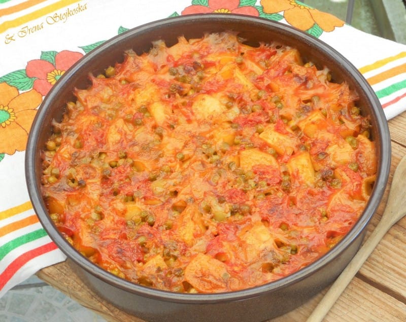 Посно караванче со мешан зеленчук, ориз и грашок