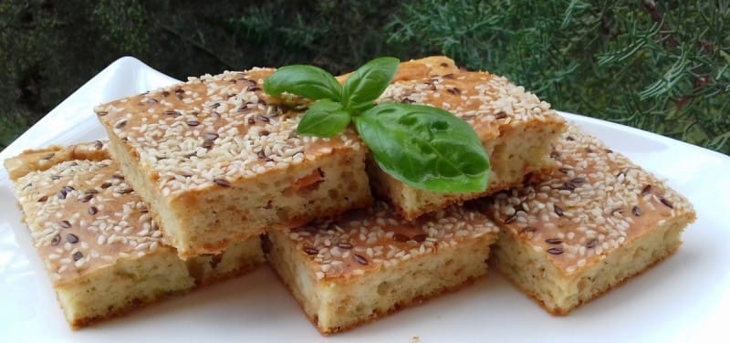 Солени коцки со тиквичка и крем сирење