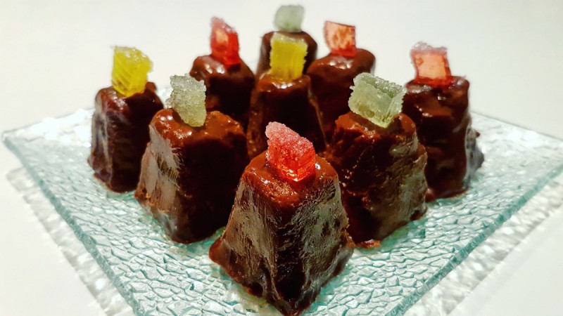 Чоколадни мини кули со желе бонбони и локум