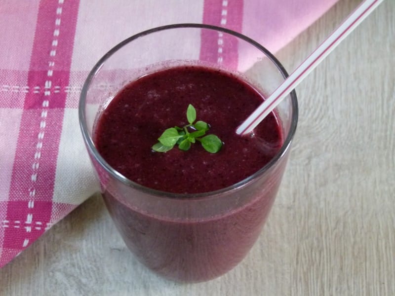 Смути со боровинки и сушен ананас