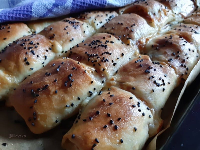 Пенирлии со сланина и кашкавал (Peinirli - Pizza Boat)