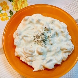 Пилешка крем салата со наут