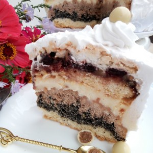 Торта со ореви, афион и вишни (јубилејна торта 200ти рецепт )