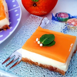 Торта со вкус на портокал и карамелизиран шеќер (без печење) 