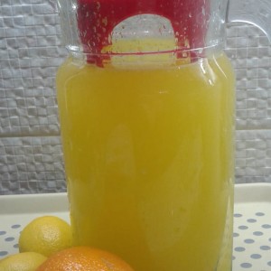 Сок од смрзнат лимон и портокал