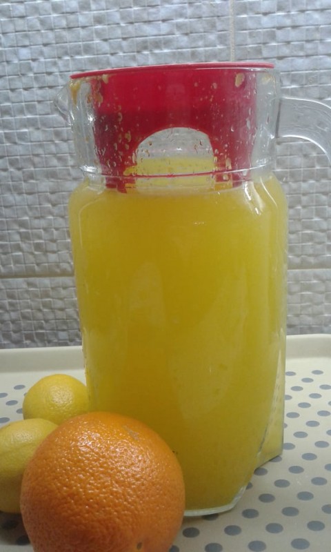 Сок од смрзнат лимон и портокал