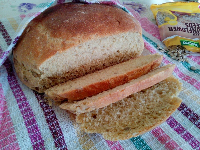 Леб со мед и сончоглед (посно)