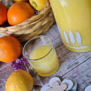 Домашен сок од мед, лимон и портокал (без варење)