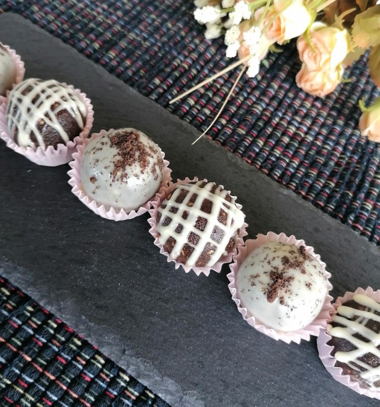 Орео бомбици со маскарпоне, орев и чоколадо