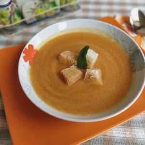 Пикантна крем супа со моркови (подготвена во Мултифреш вакуум блендер)