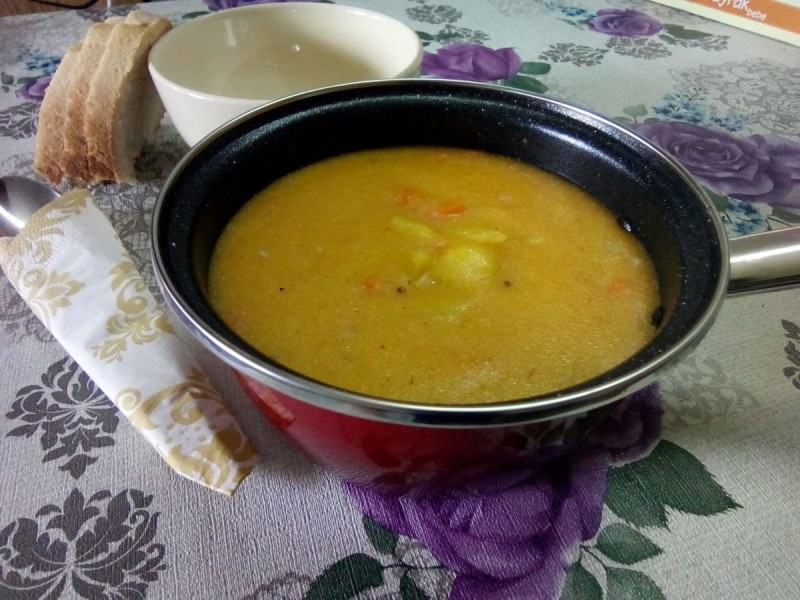 Пченкарна супа со коријандер