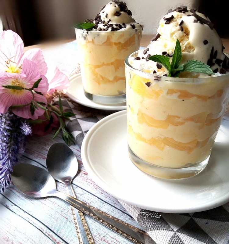 Десерт со пудинг и ананас