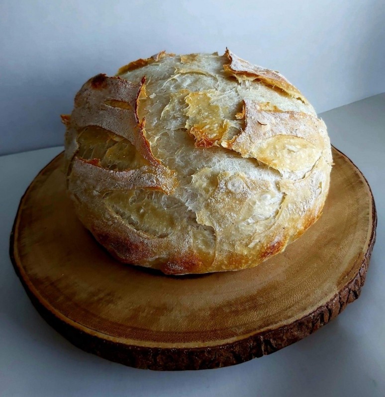 Домашен леб печен во тенџере со капак