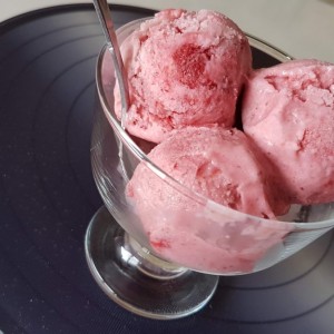 Домашен џелато сладолед од јагоди