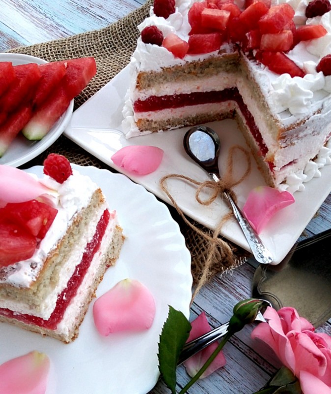 Торта со лубеница и слатко од ружи
