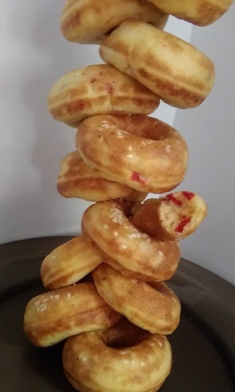 Крофни со пченкарно брашно, урда и пиперки (апарат за крофни)