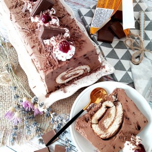 Чоколадна мус торта со ролат