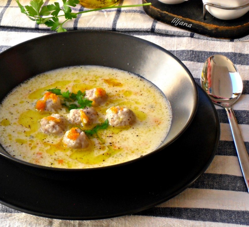 Супа со кнедли од мелено месо - 2