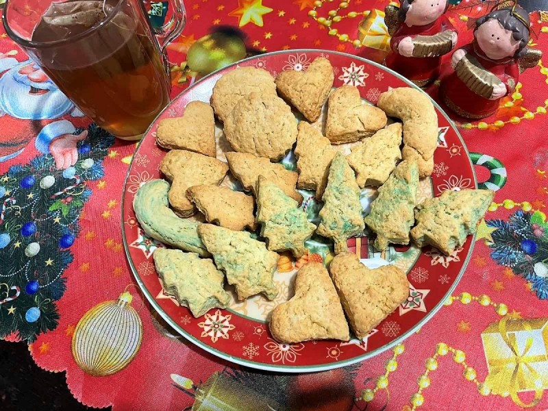Новогодишни суви колачиња со вкус на портокал