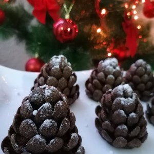 Чоколадни шишарки - Божиќни ситни колачи (без печење)