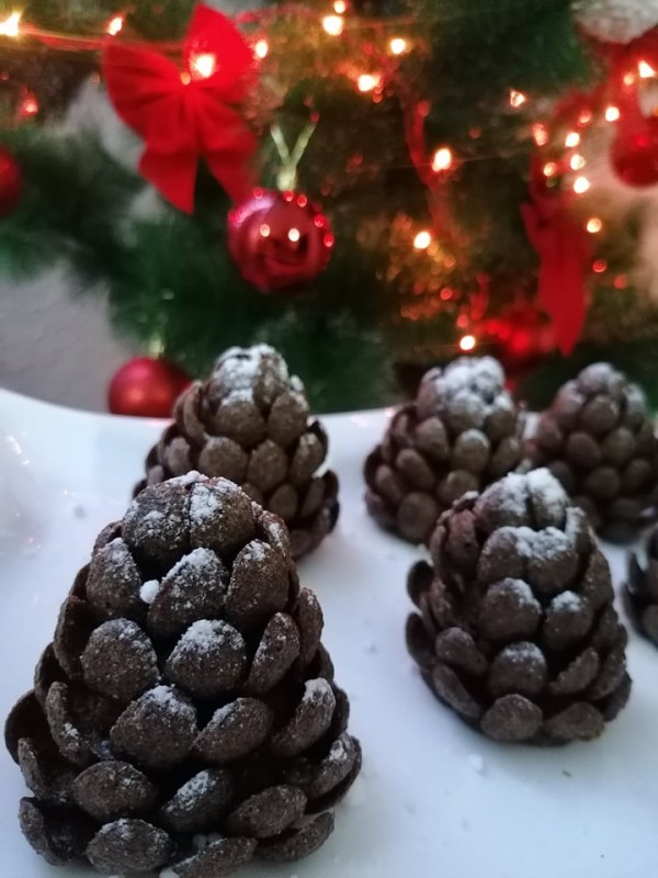 Чоколадни шишарки - Божиќни ситни колачи (без печење)