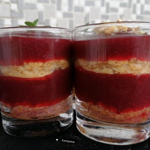 Празничен десерт во чаша, со вишни(посно)