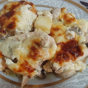 Пилешко со компири и печурки