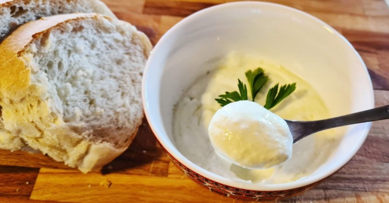 Италијански намаз од лук и путер