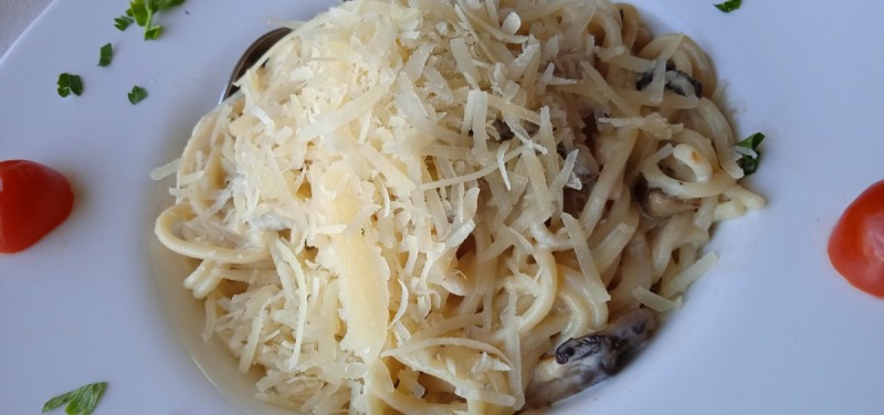  Шпагети со сос од печурки