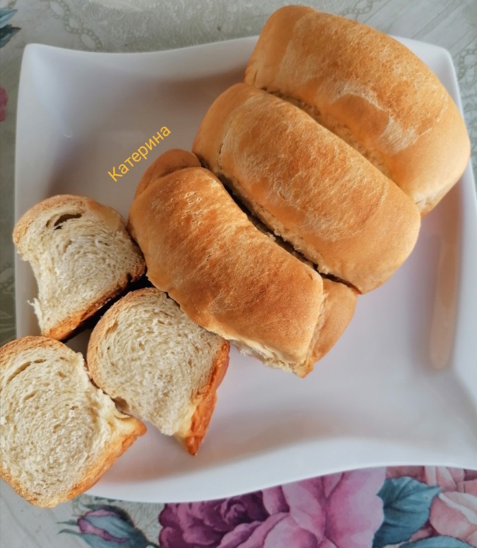 Млечен леб со путер 