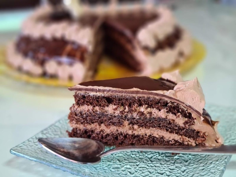Сочна чоколадна торта