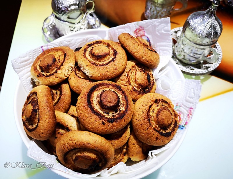 Суви колачи со бадеми - Печурки 