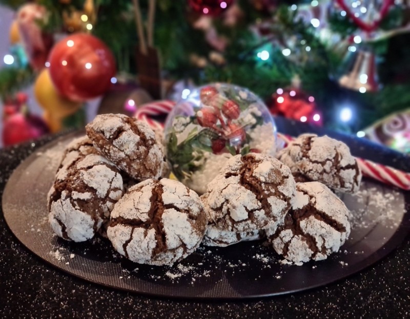 Распукани божиќни колачиња со чоколадо и лешници