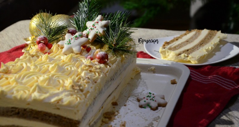 Бела Божиќна торта