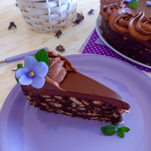 Чоколадна торта со бисквити и кафе